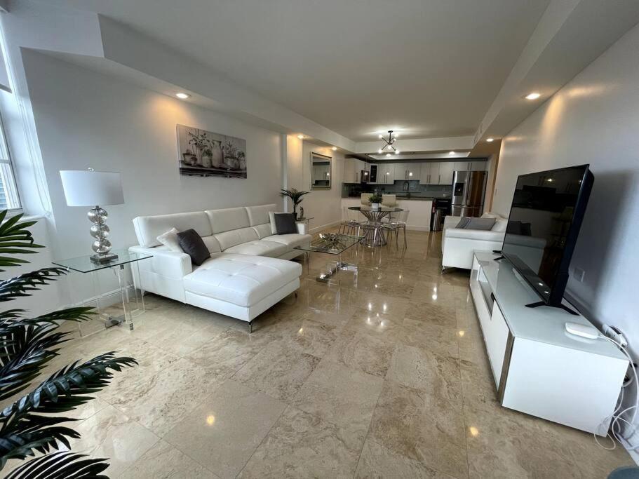 Ferienwohnung Breathtaking Ocean View! 15Th Floor Miami Beach Exterior foto